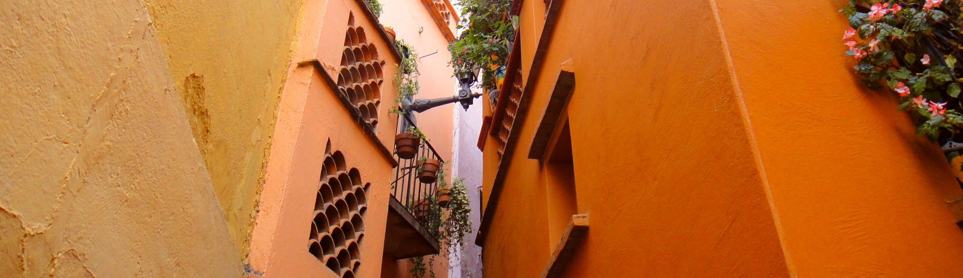 El Callejon Del Beso The Story Behind Guanajuato S Famous Alleyway