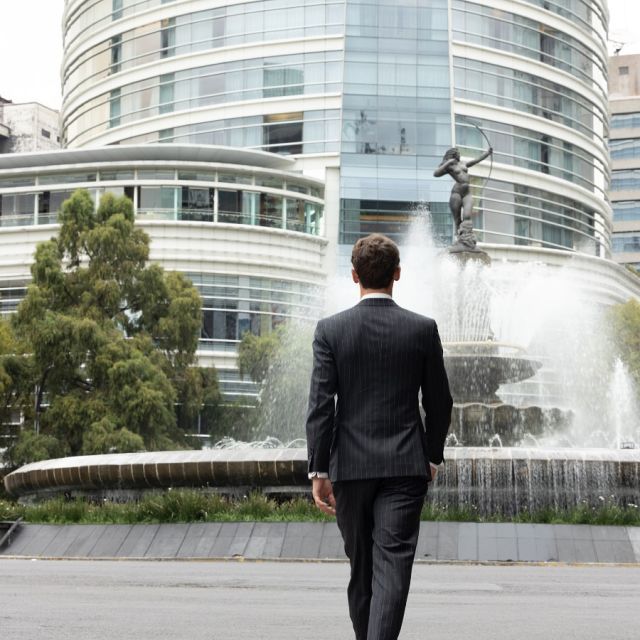 @stregismexicocity has views for days! 😍 From cityscapes to the gorgeous Sierra Madre mountains, you can even spot icons like the Diana the Huntress fountain and the Angel of Independence right from your window. 

Perched right on Reforma Avenue, it’s the ultimate launchpad for your adventures in Chapultepec Park, Polanco, and the Historic Center.

#mexico #mexicotravel #mexicocity #cdmx #travel #luxurytravel