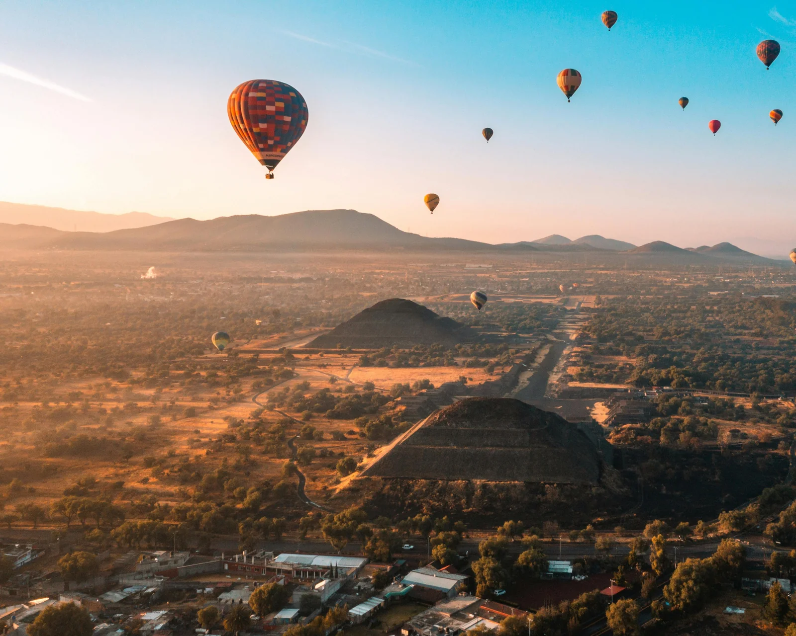 04MexicoSanMiguelLosCabosLuxuryTravelTeotihuacanHotBalloon