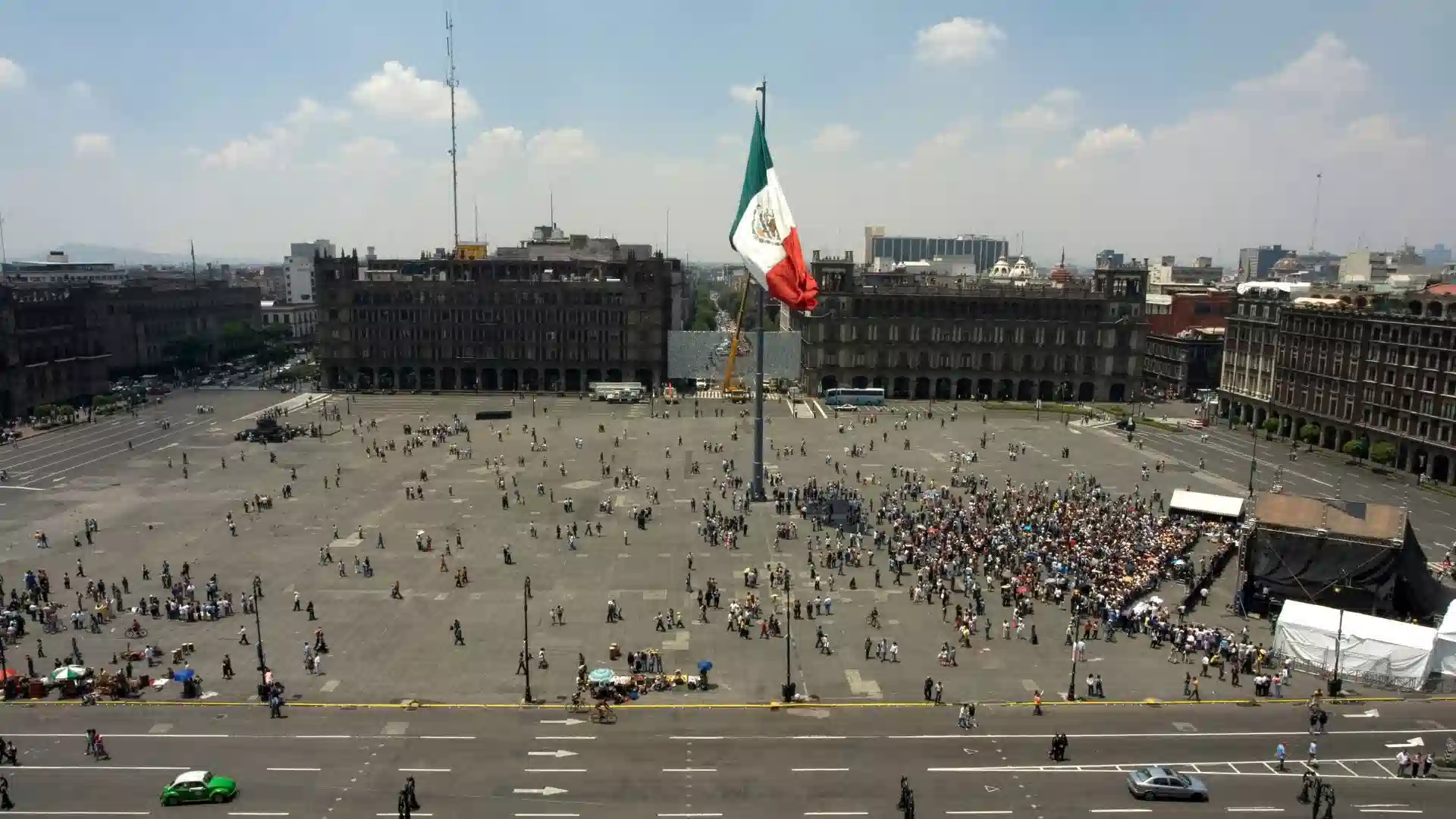 zocalo mexico city crowded people